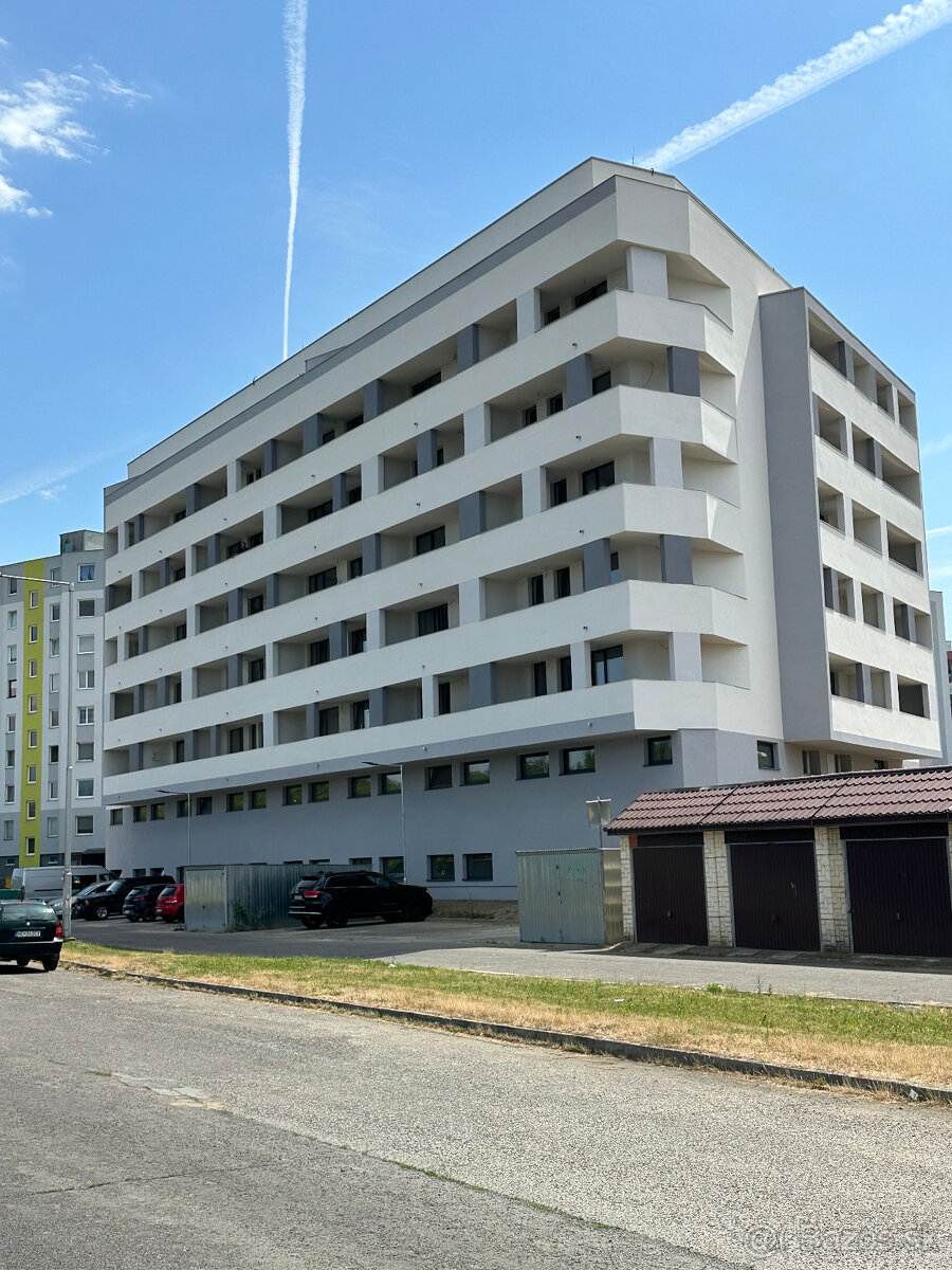 Na predaj 1-izbový byt Michalovce Zvončeková