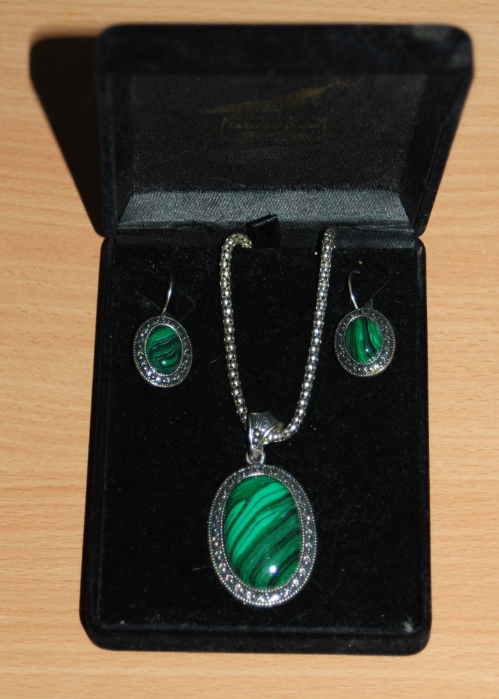 Sadá šperkov - Náhrdelník a náušnice