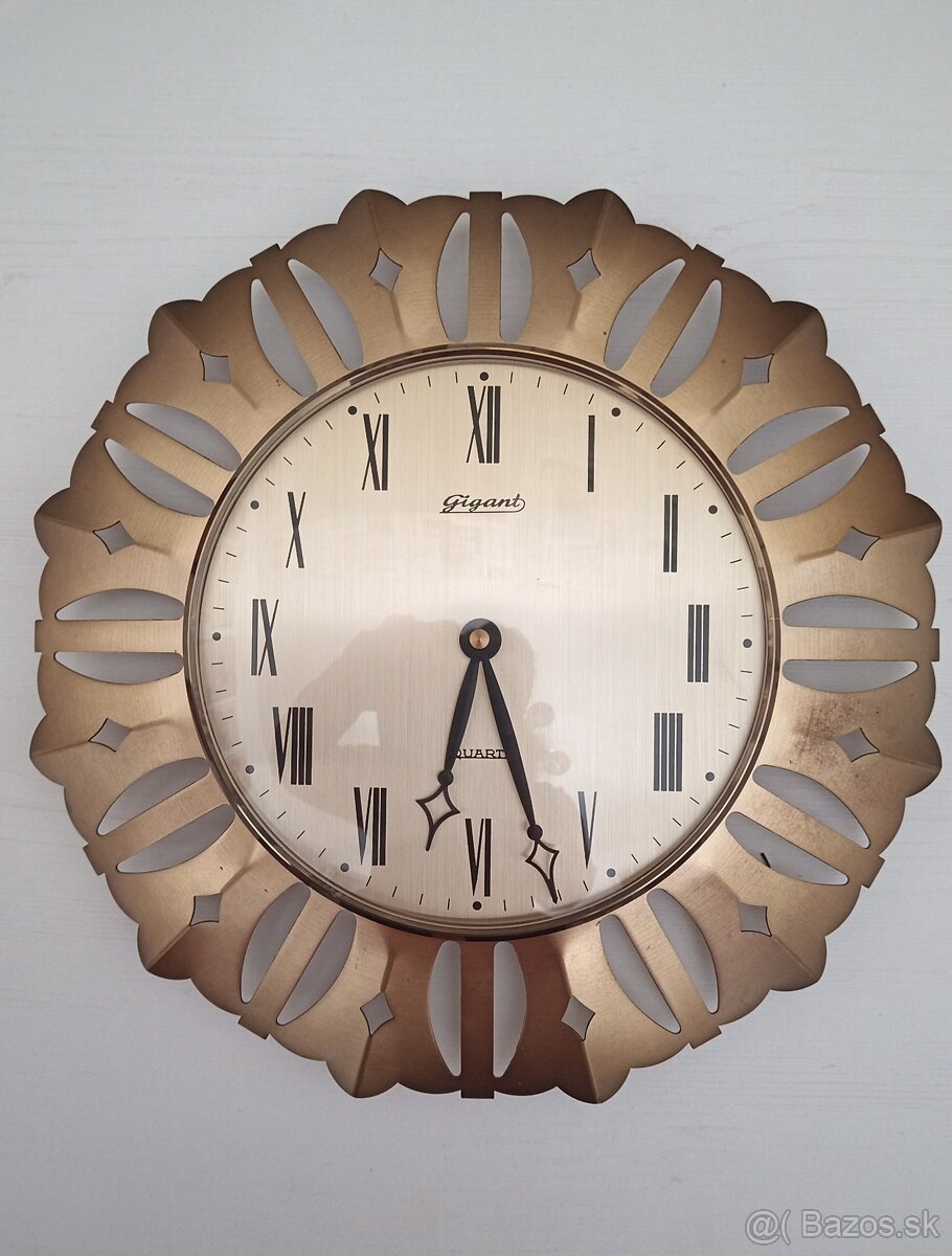 Nástenné hodiny