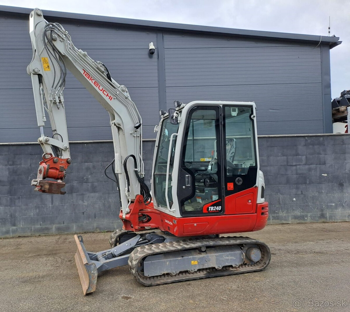 TAKEUCHI TB240 - DIESEL + lyžice
