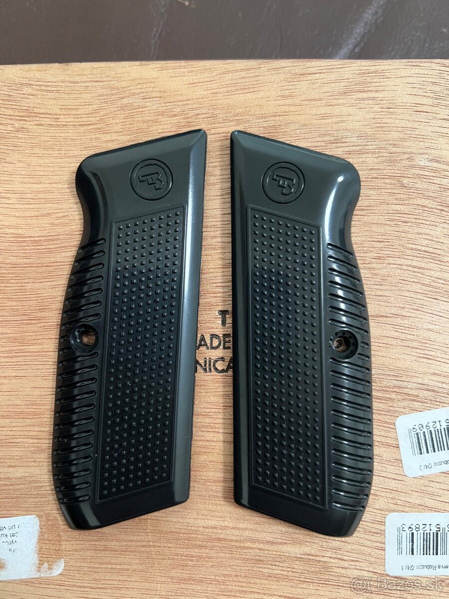 Predám retro pažbičky na CZ 75 – nové