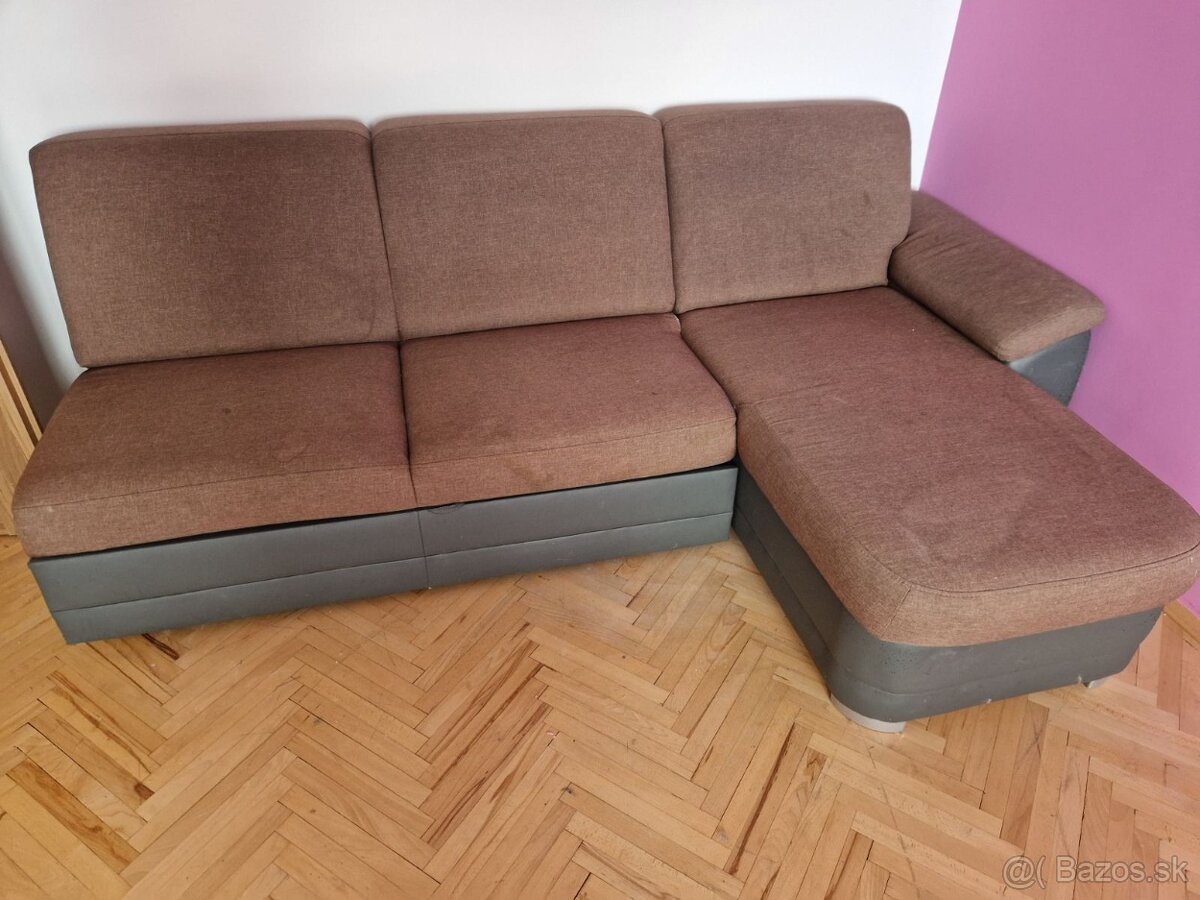 Sedačka hnedá