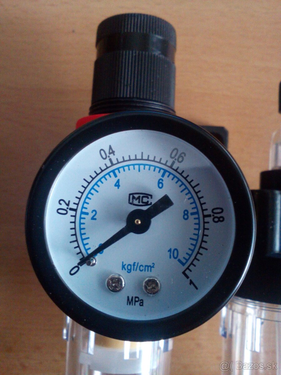 Regulator tlaku