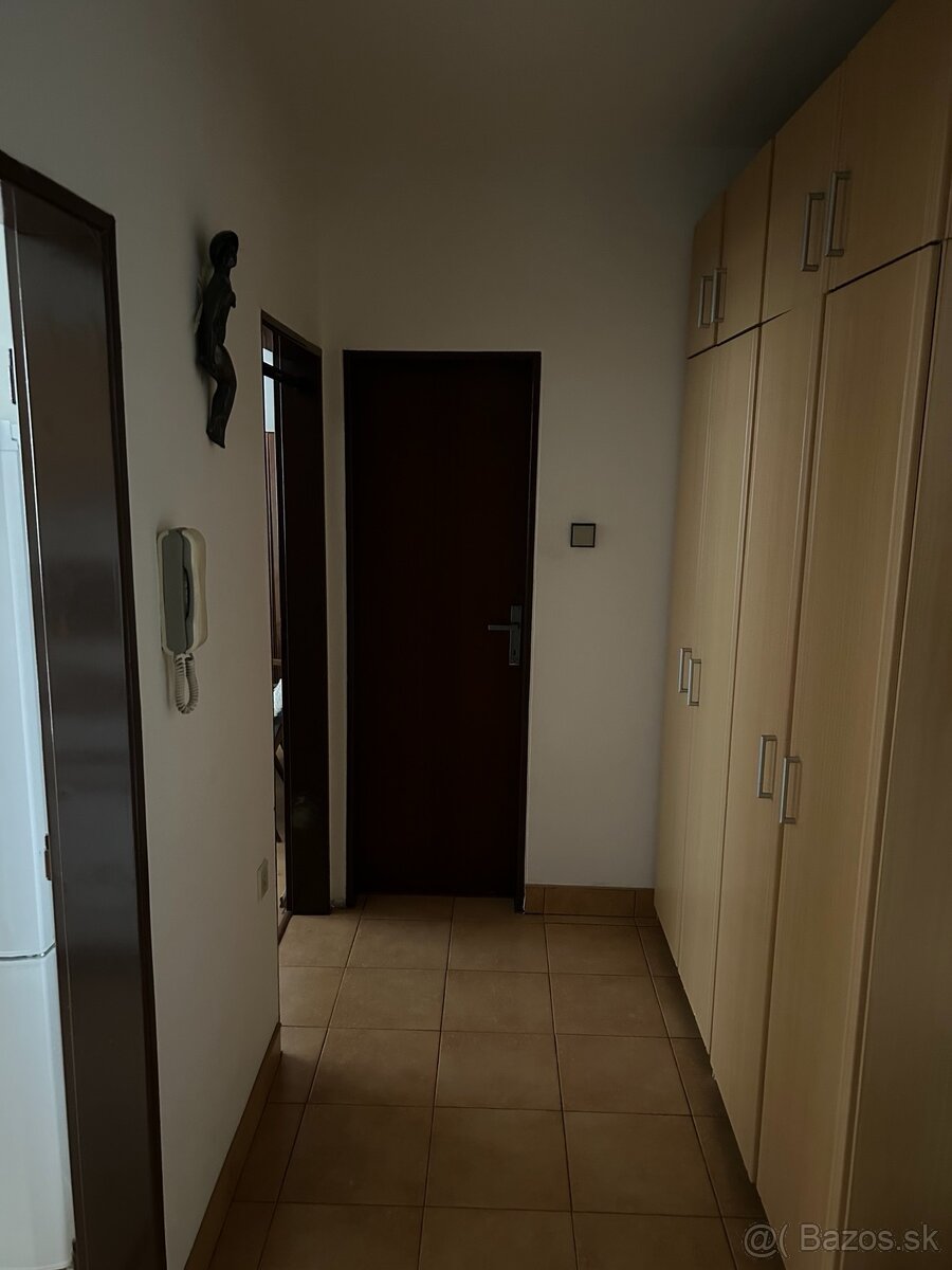 1-izbový byt 39,4m2 v BA, s balkón a pivnicou