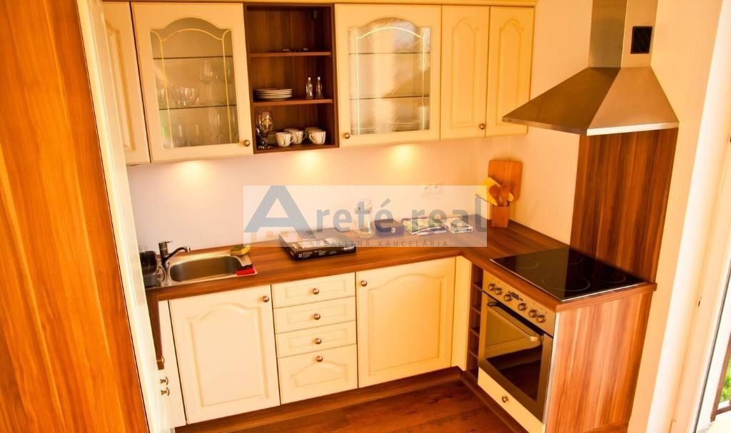 Areté real- Prenájom 3i. bytu v Slov. Grobe, plne zariadený