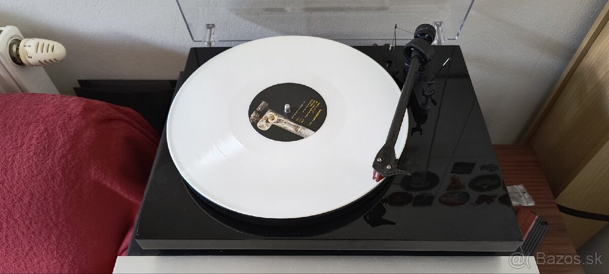 Pro-Ject Debut Carbon DC