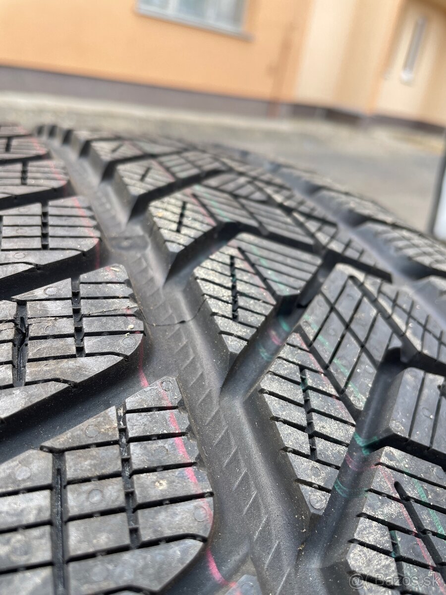 Nové Zimné Pirelli Scorpion Winter 255/55 R20 110V XL