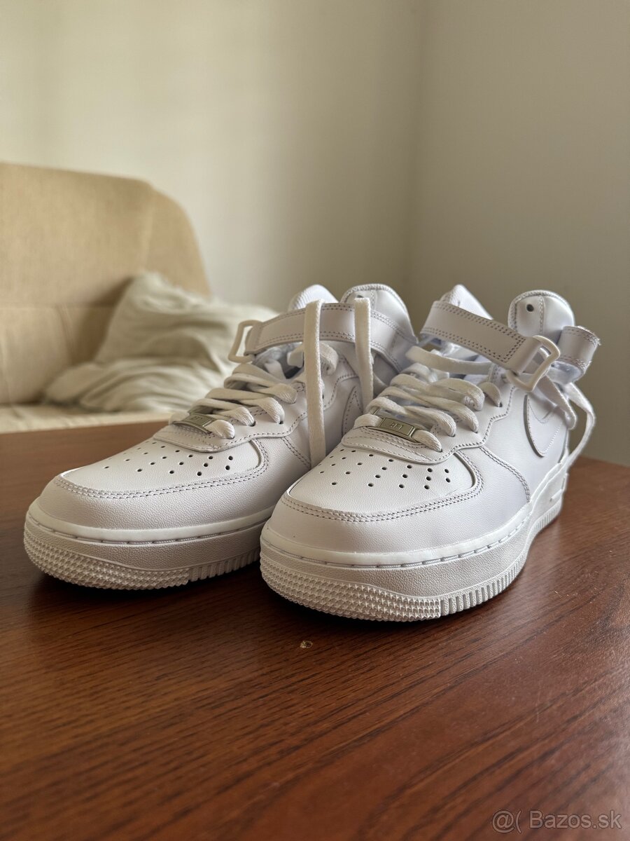Nike AIR FORCE 1 07 MID