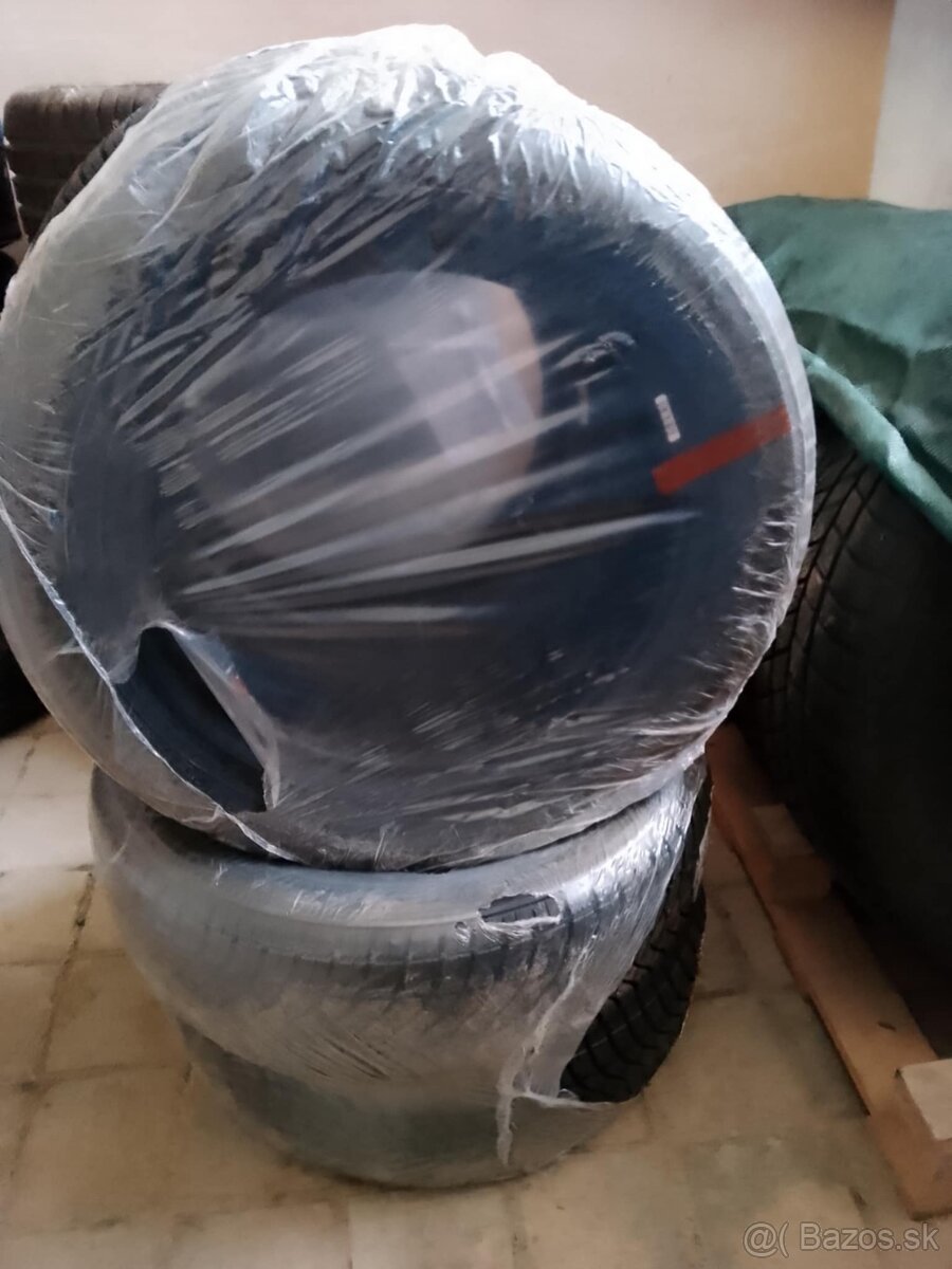 195/60 R15 Celoročné pneumatiky