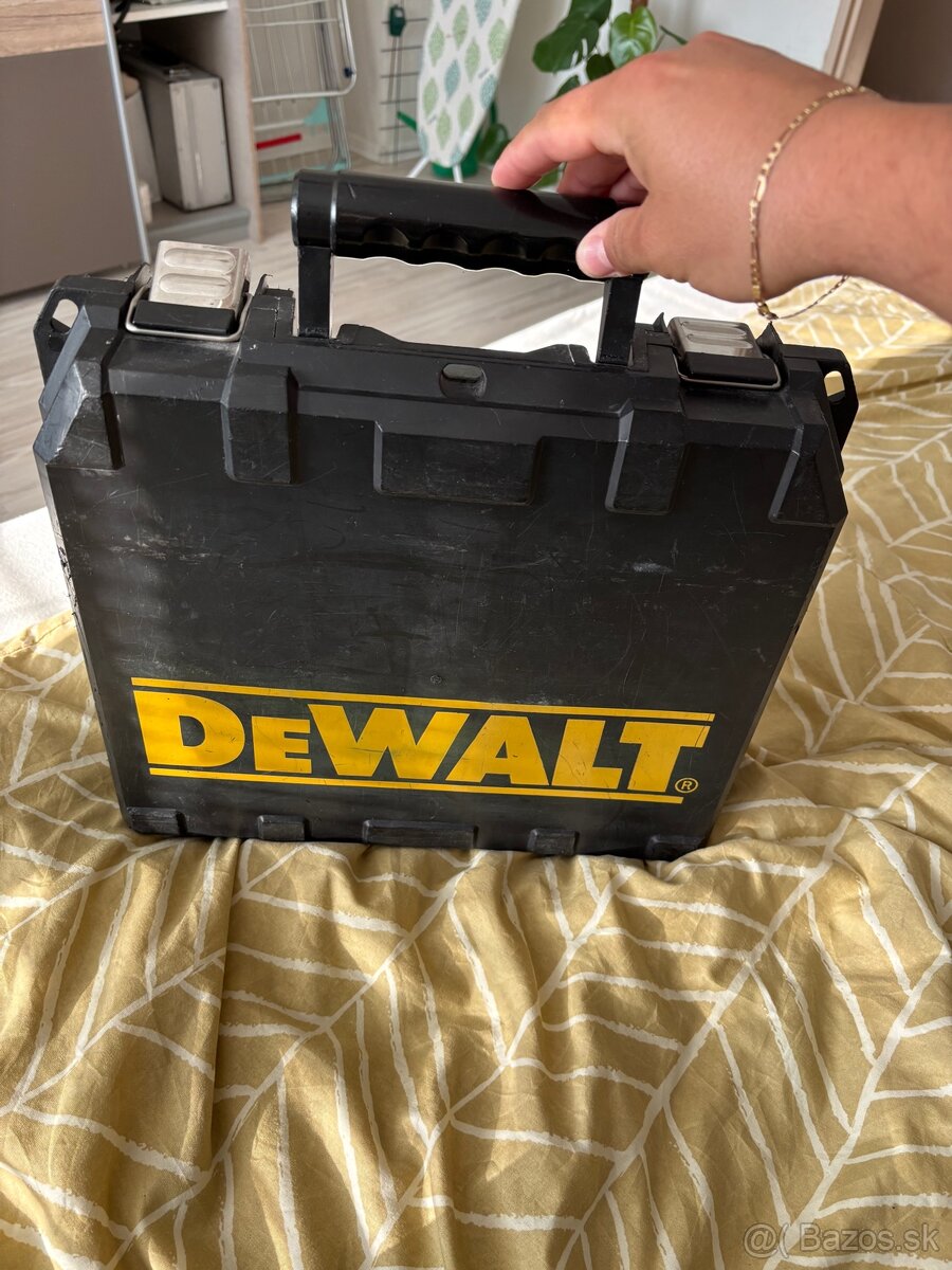 DeWalt kufor na aku naradie