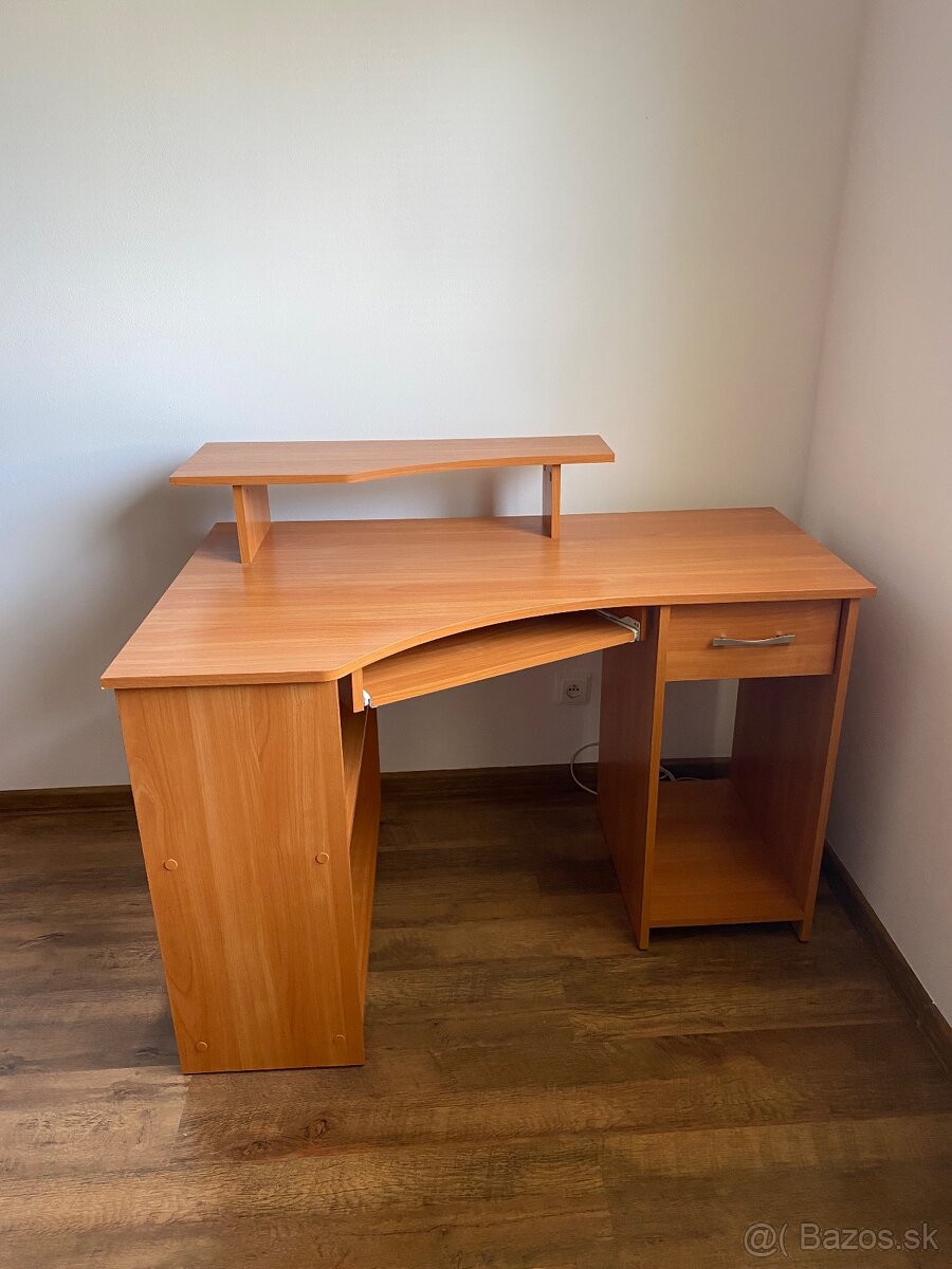 pracovný/študentský stol