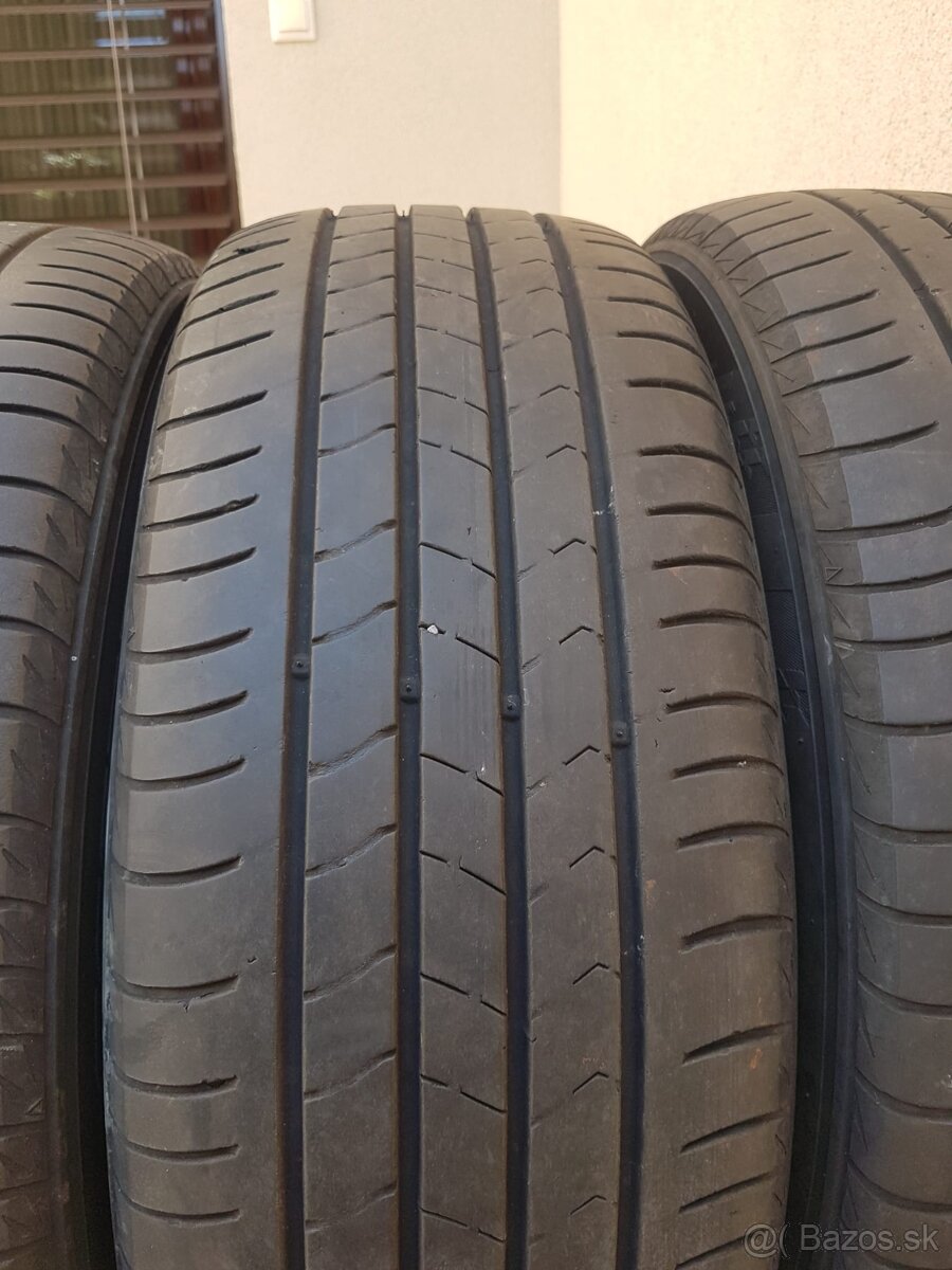 Kumho 215/55 R18 letne