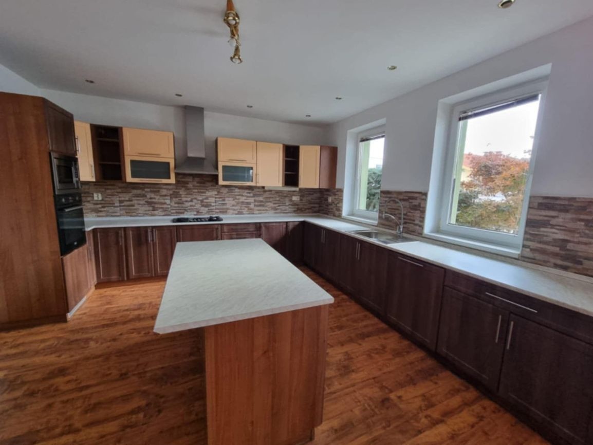 Ponúkame na predaj priestranný, viacgeneračný rodinný dom v