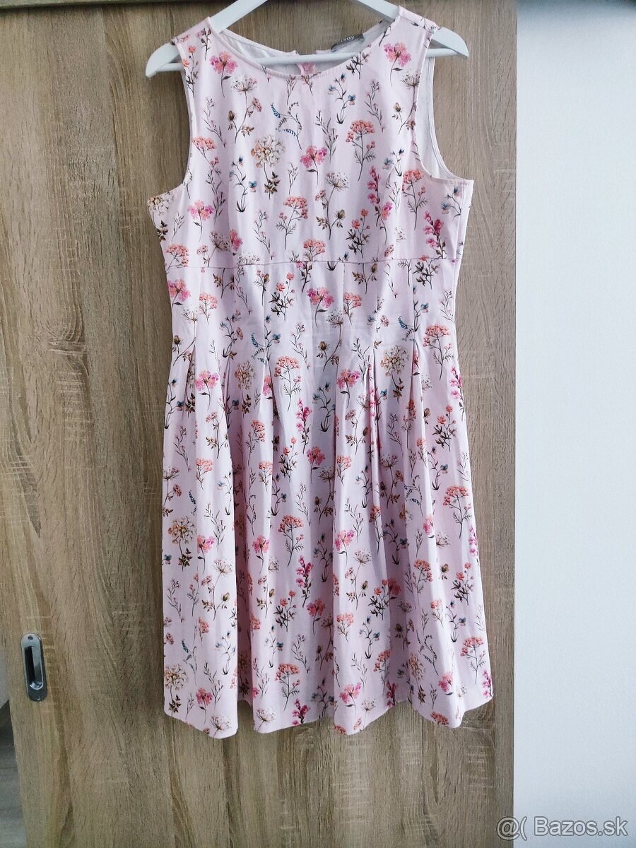 bledoružové šaty, čierne šaty, biele šaty, biela košeľa