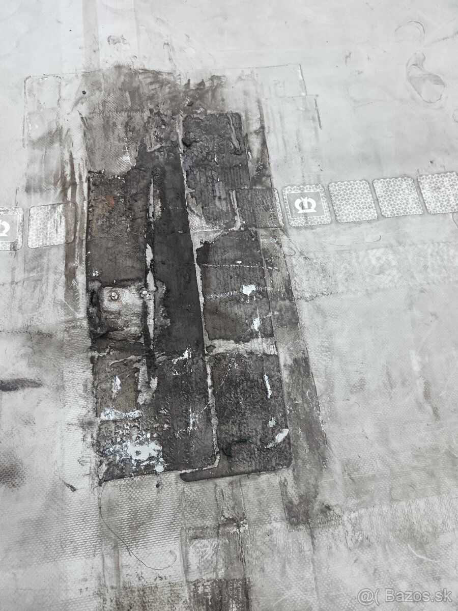 Plachta na zakrytie veka