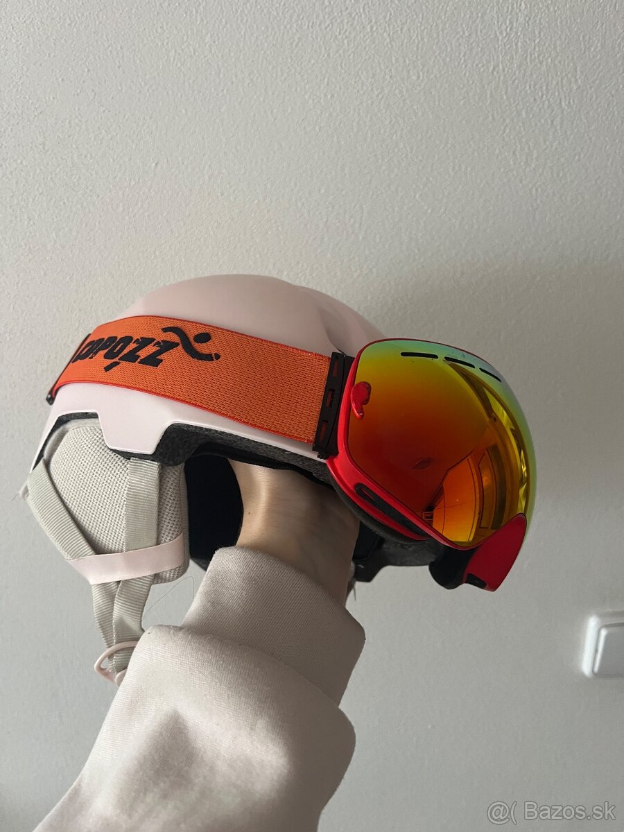 Dámska lyžiarska prilba