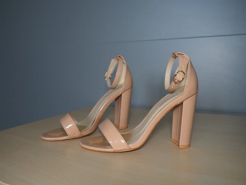 Béžové sandále Glamorous 👠