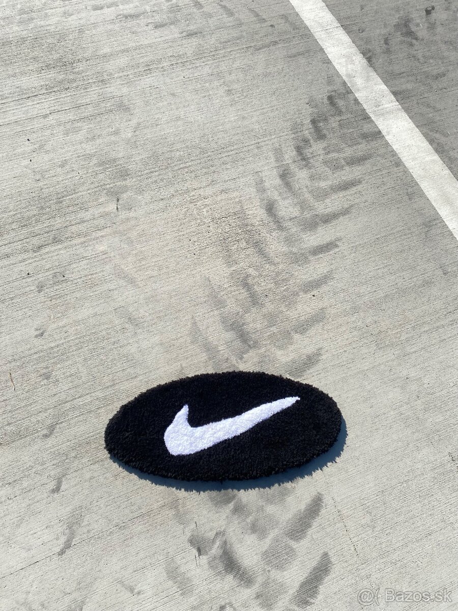 Nike koberec