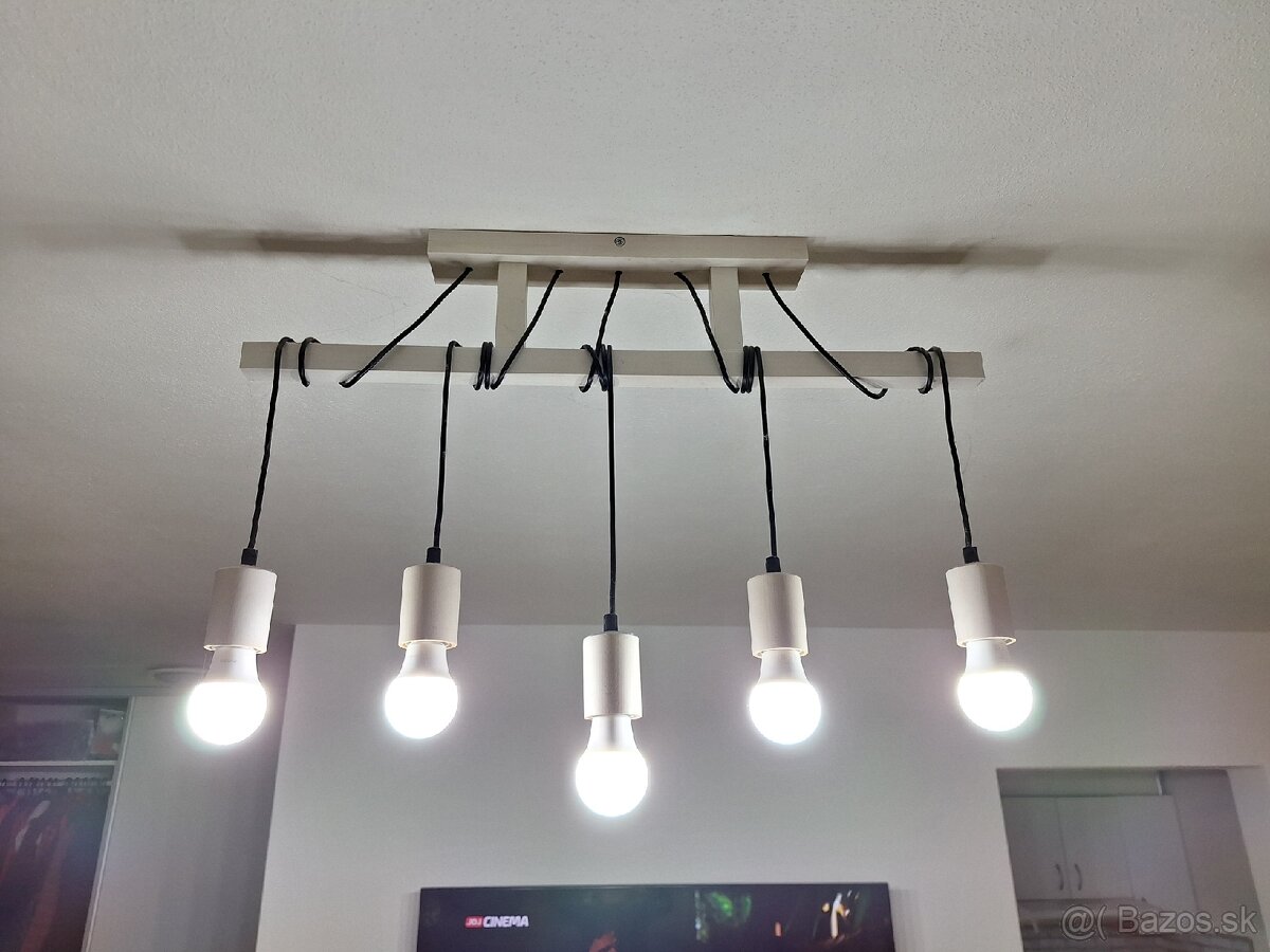 Visiaci luster s led žiarovkami