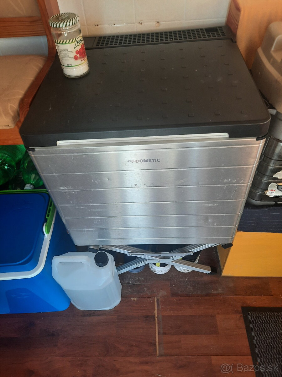 Predam chladnicku dometic 42l