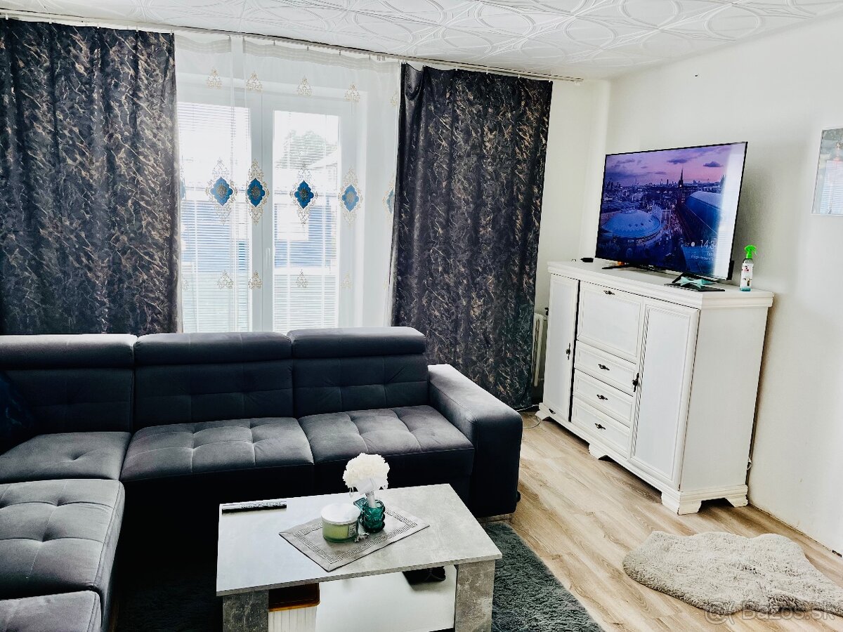 PRIESTRANNÝ 2. izbový byt, 70m2, VT