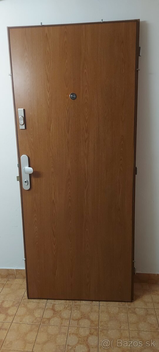Bezpečnostné dvere