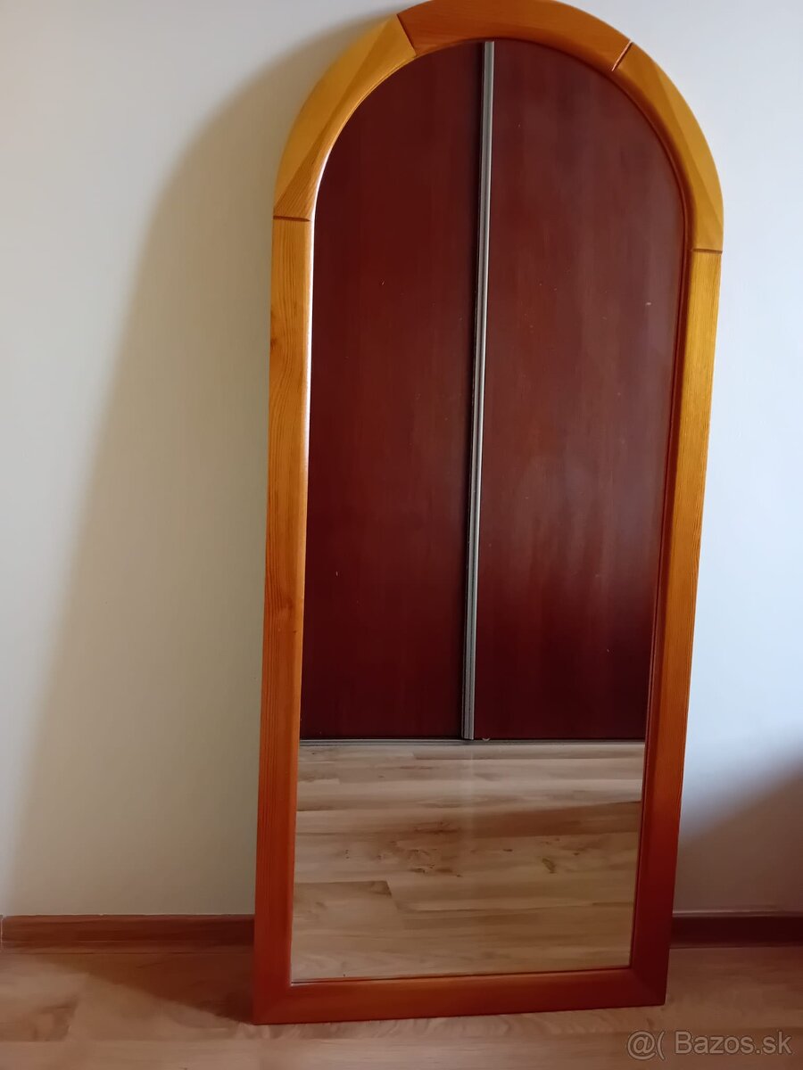 Predám zrkadlo s dreveným rámom