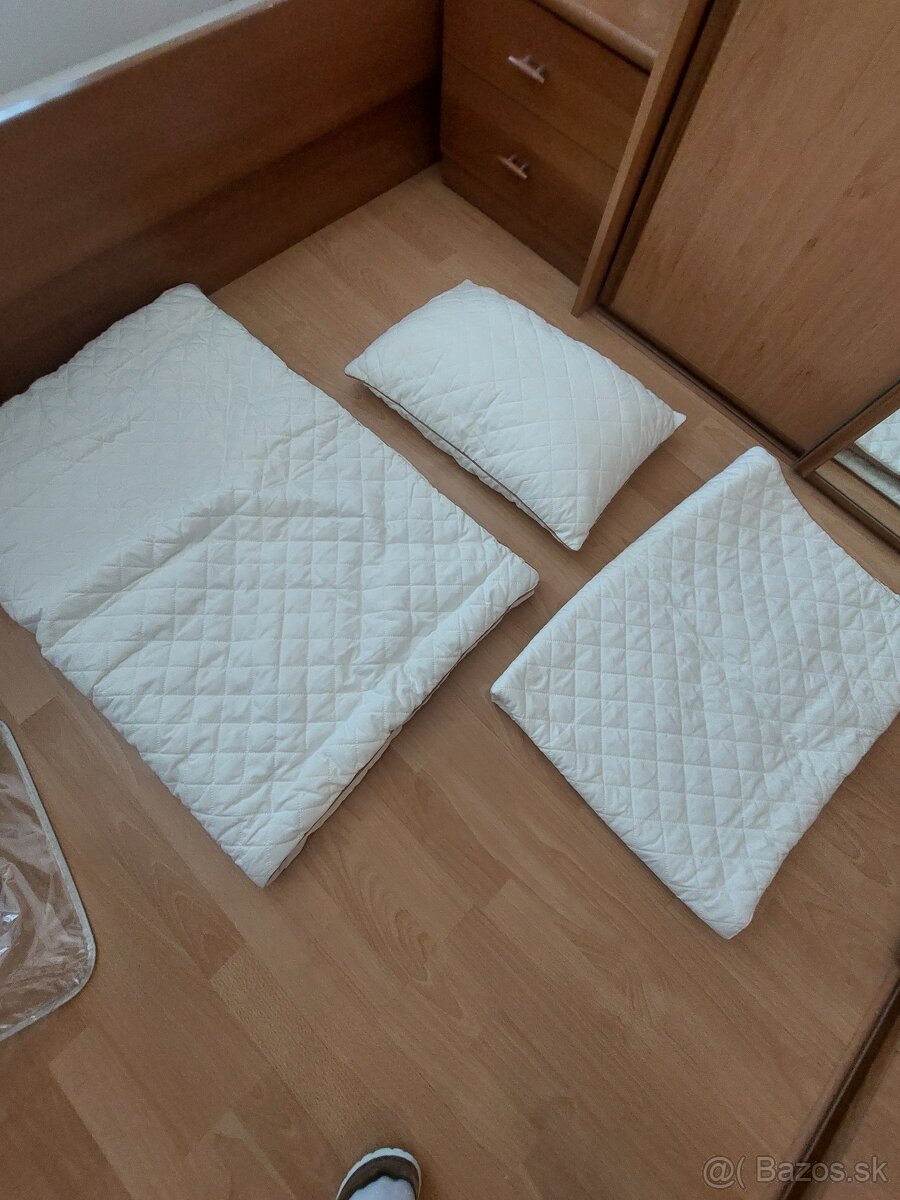 Sada dvoch detských paplónov a vankúša