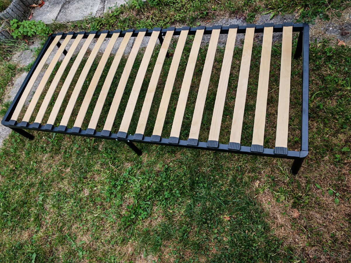 Kovová posteľ amerika