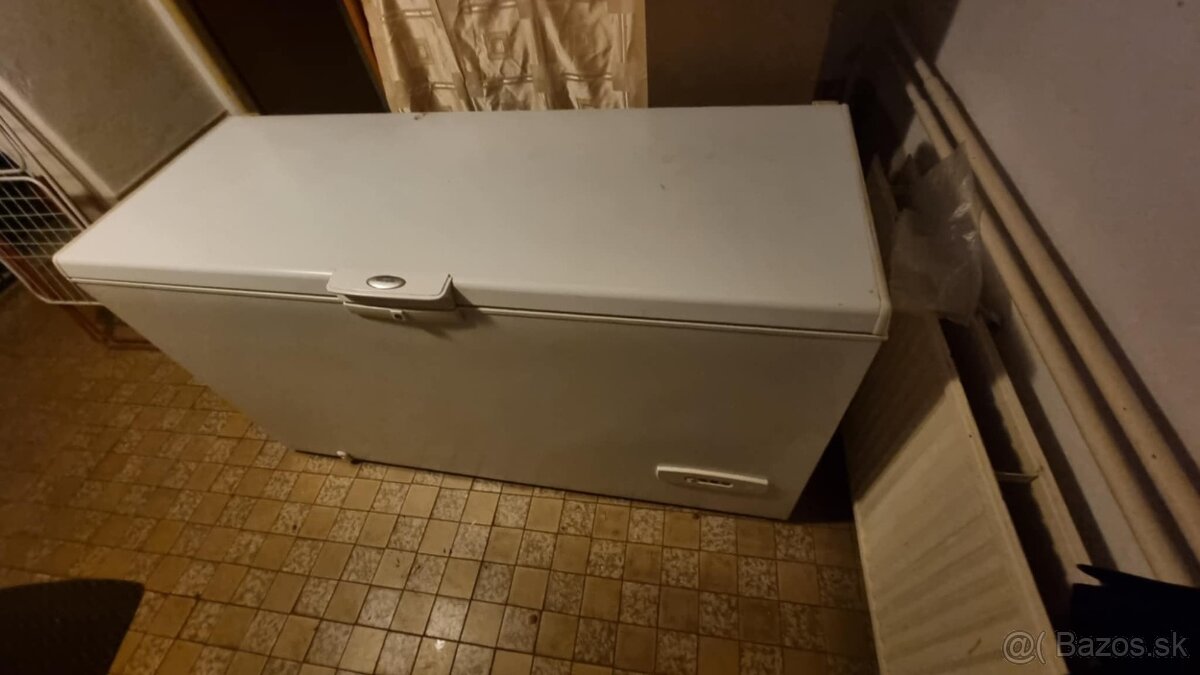 Truhlicová mraznička Whirlpool 500L