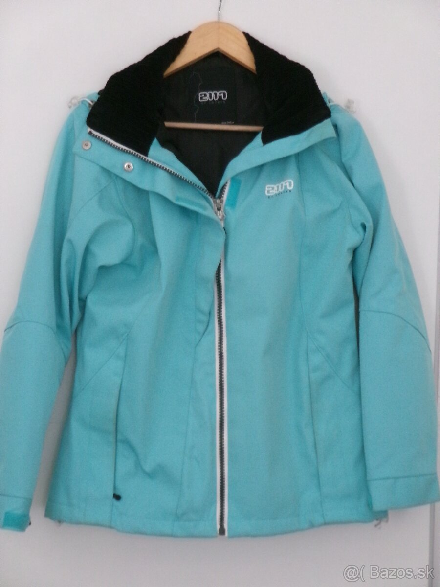 Dámska prechodná bunda 2117 of Sweden, s kapucou.