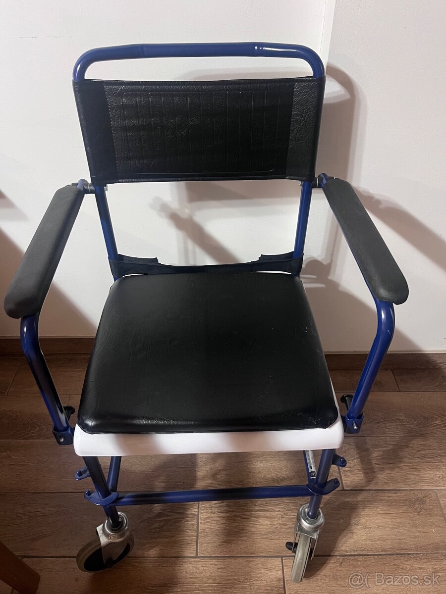 Nepoužívaný toaletný stolík