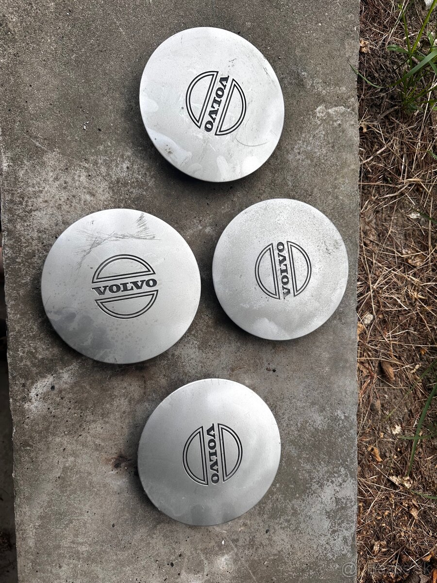 Predám oldtimer stredové puklice Volvo
