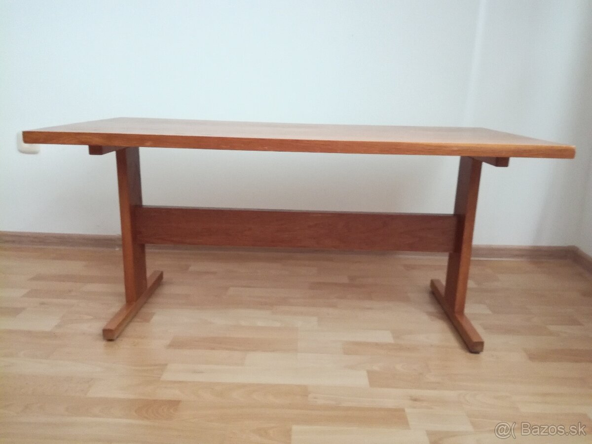 Konferenčný stolik