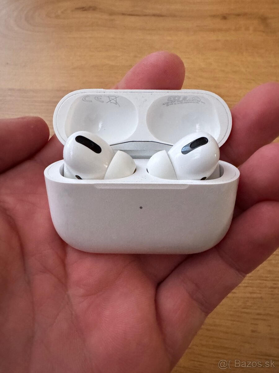 Apple AirPods Pro 2021 with Wireless Charging Case