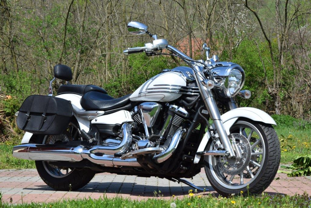 YAMAHA XV1900 Midnight star XV 1900 4/2011