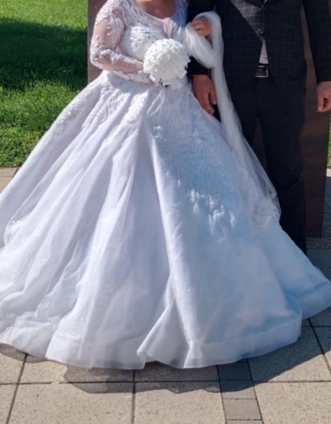 Predavam svadobné šaty
