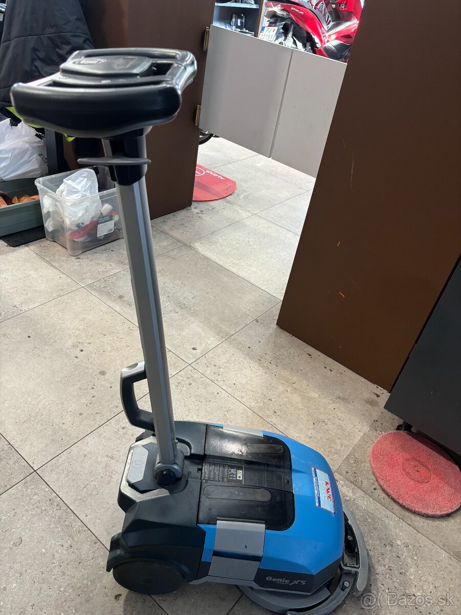 Čistiaci umývací stroj na podlahy Fimap Genie XS