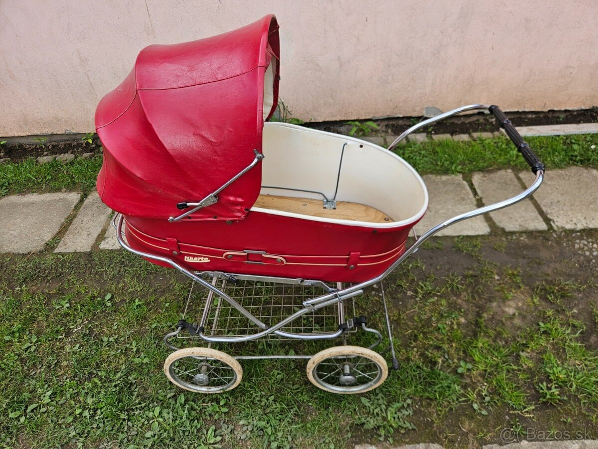 Liberta kočík, kočiar, retro, starožitnosť