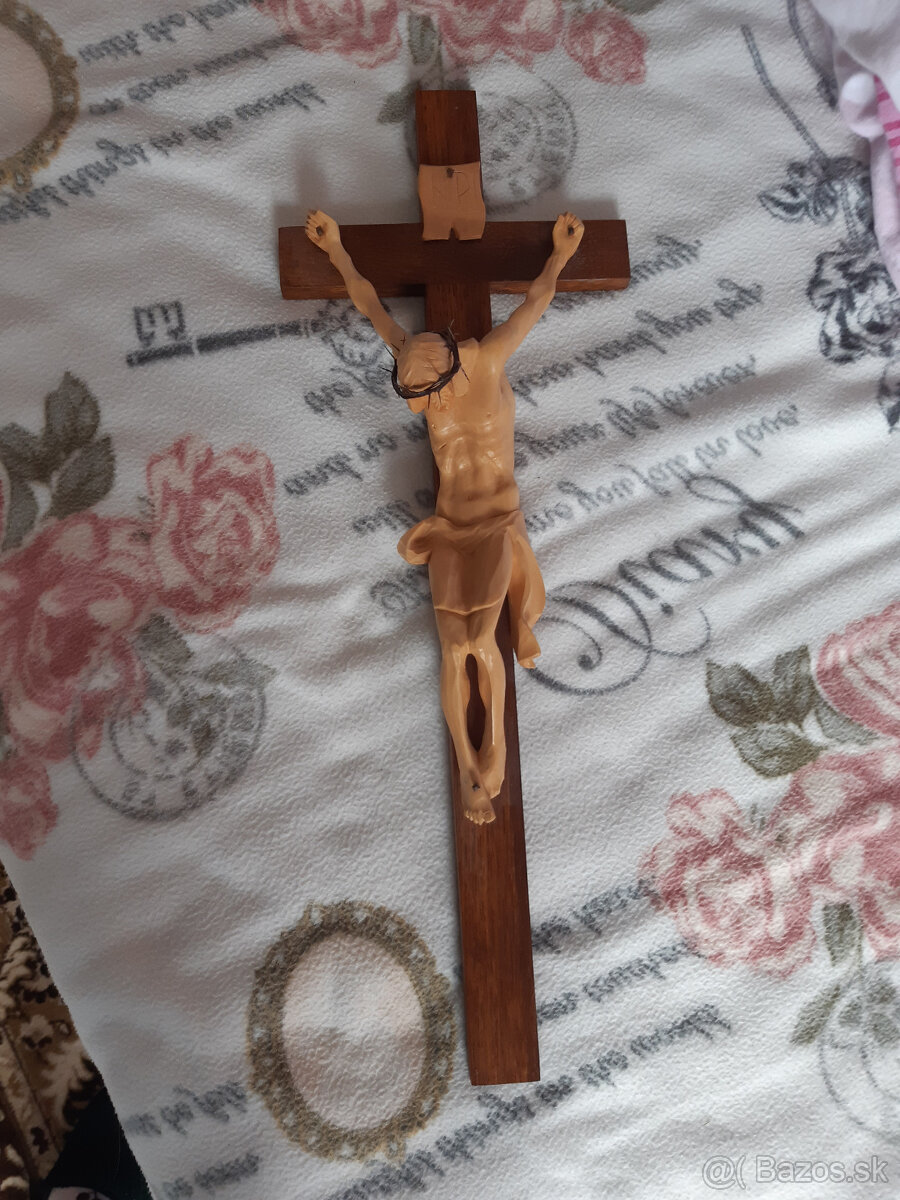Predám vyrezávané kríže