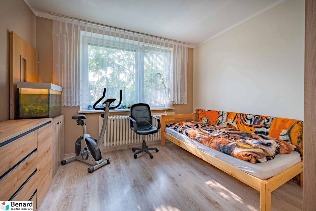 Na PREDAJ PREROBENÝ 3 IZB. BYT, M. BENKU, 72 M2, ,,STARÝ SEK
