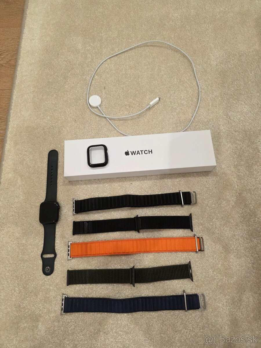 Apple Watch SE (2022) 44 mm – Tmavo atramentový hliník + špo