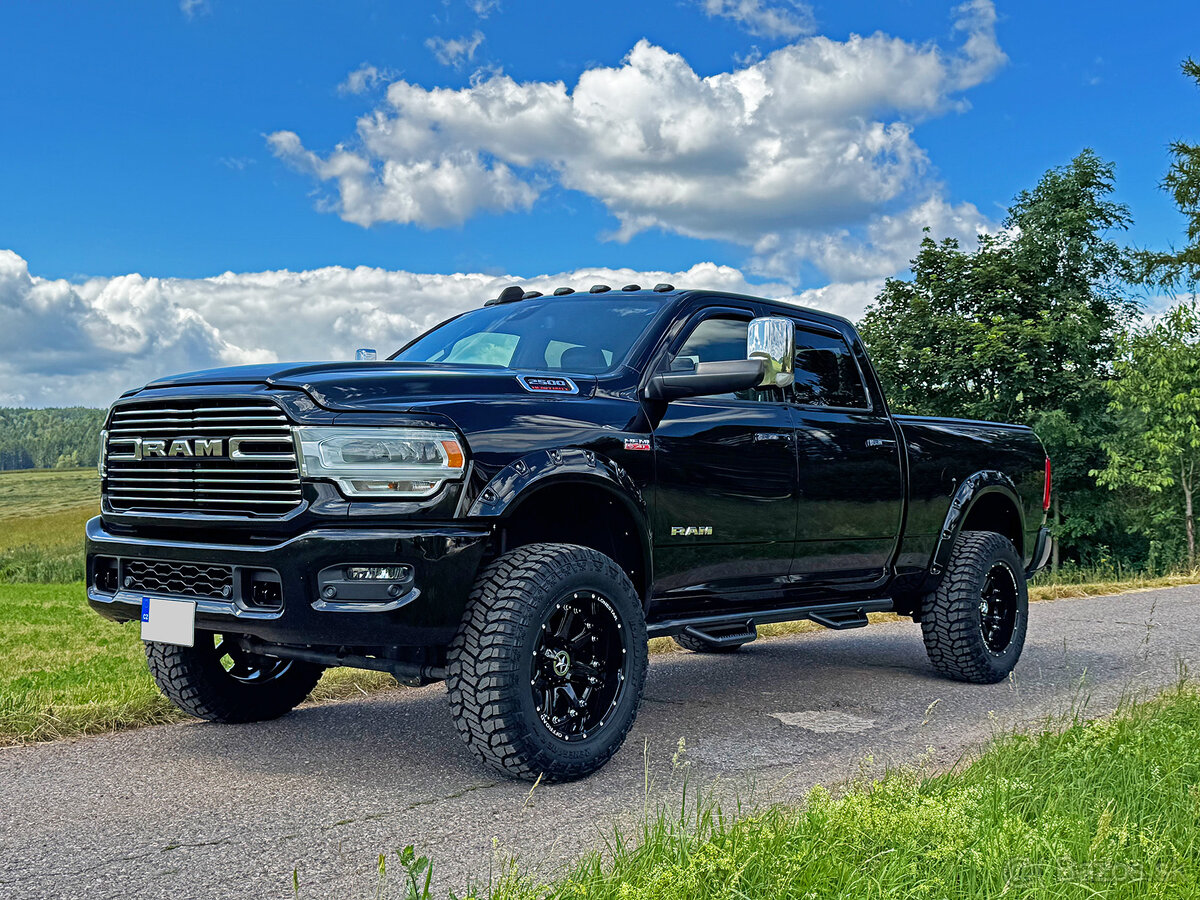 DODGE RAM 2500 HEAVY DUTY 6.4 HEMI LARAMIE – LED LIFT