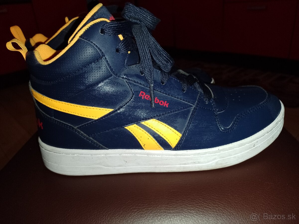 1x použité krásné kožené botasky Reebok 39