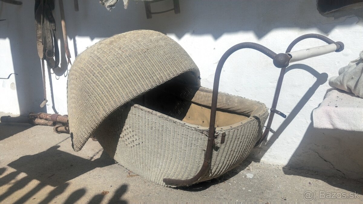 Predám  starý kočík, kočár, kočárik
