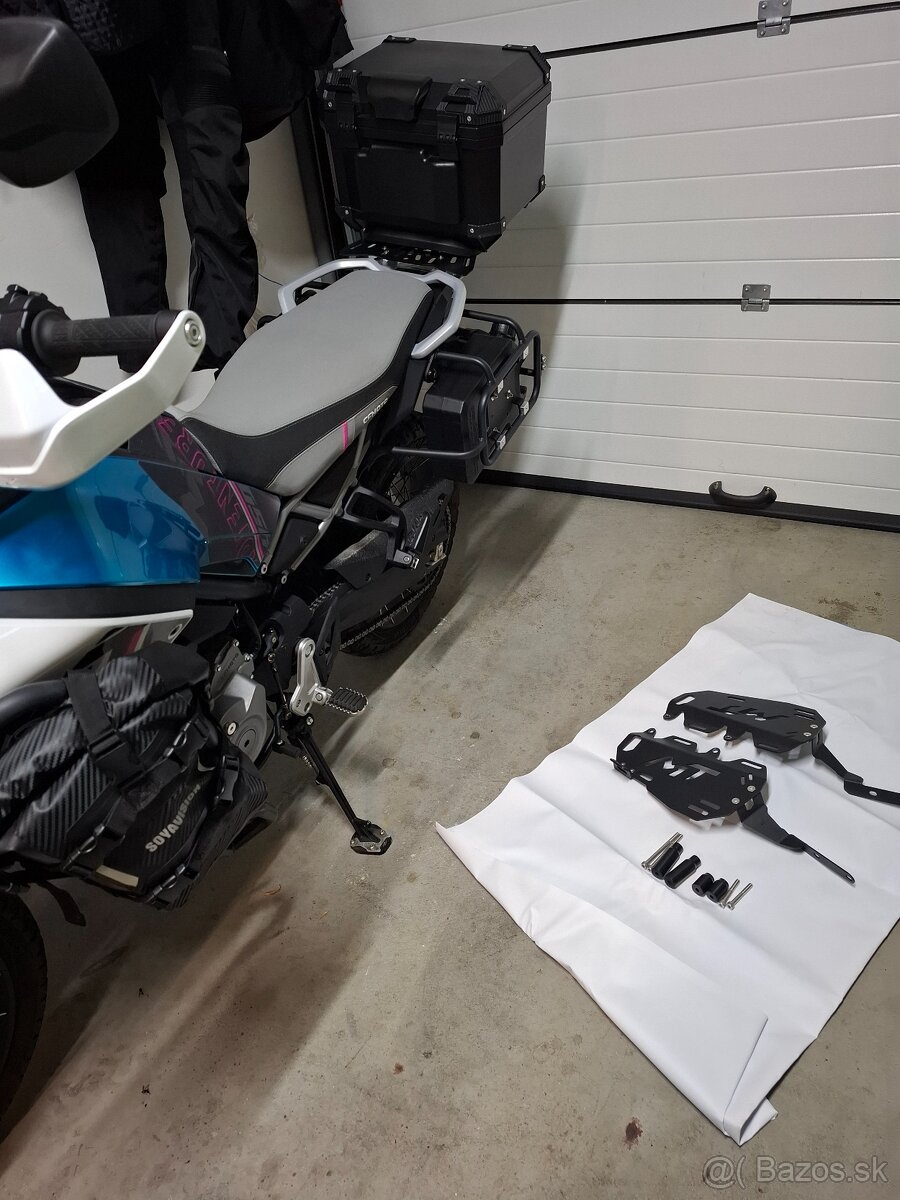 Bočné nosiče batožiny na CF Moto 450 MT