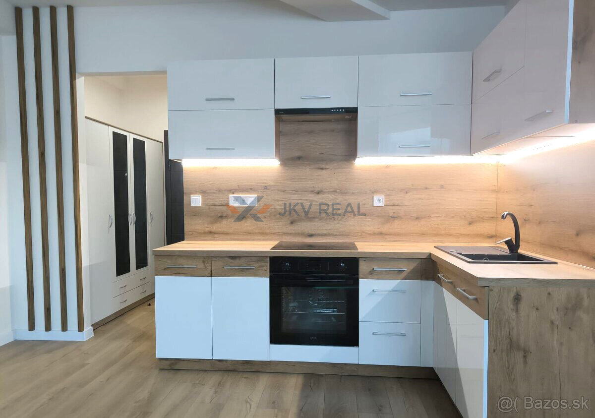 Prenájom v Srdci Michaloviec: Luxusný 2-izbový Byt s Novým Z