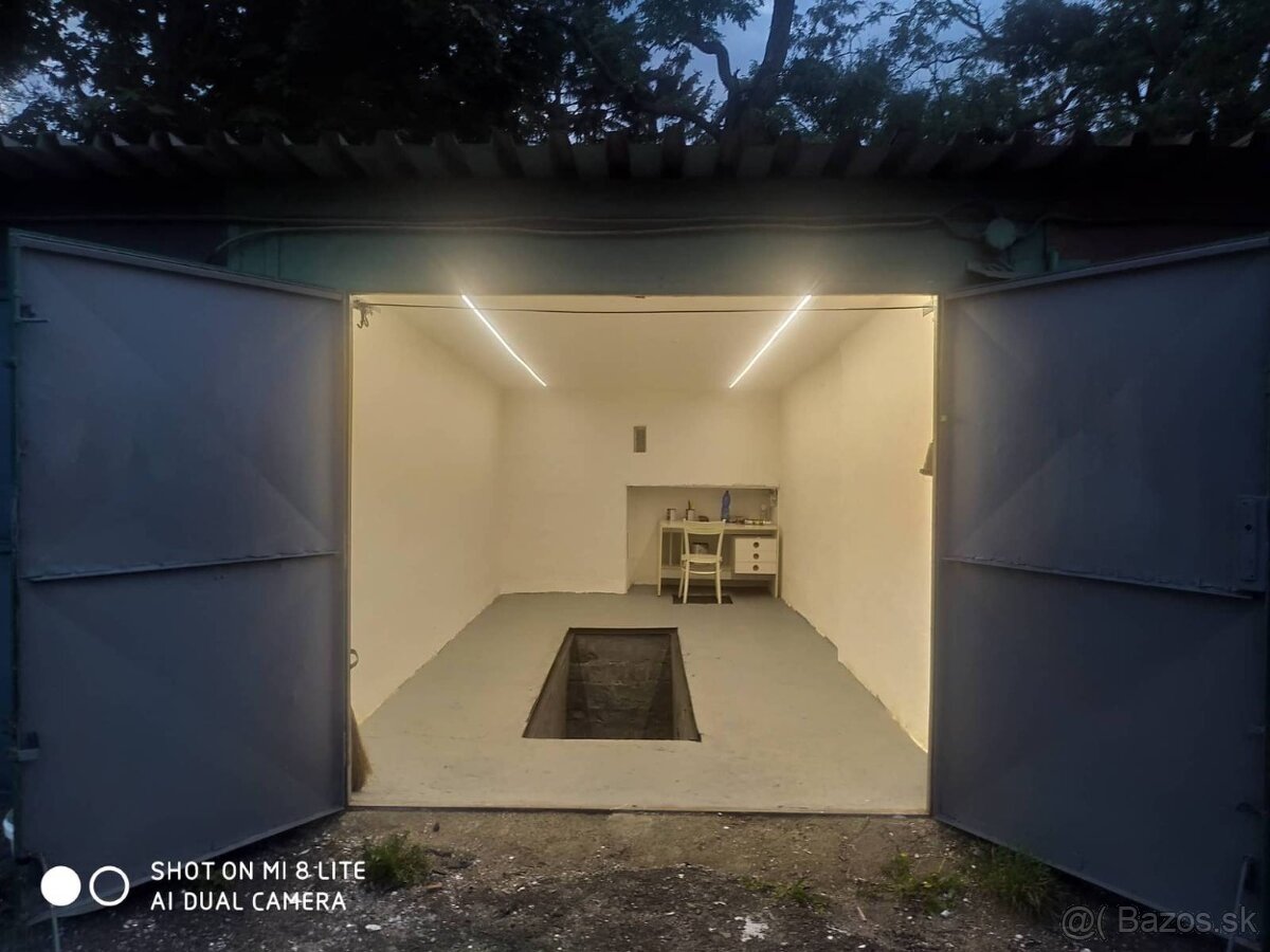 Garáž pri ulici Užhorodskej na Železníkoch