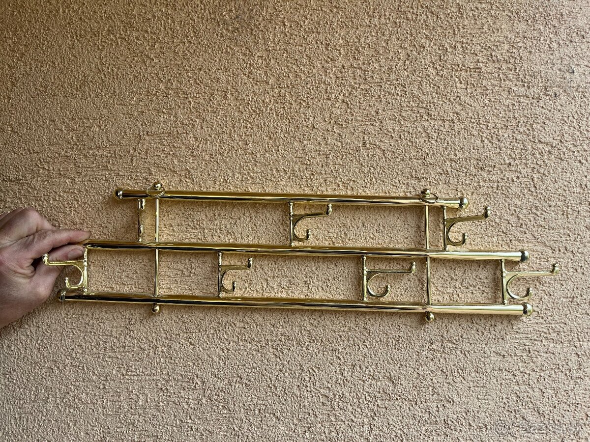 2 mosadzné vešiačiky