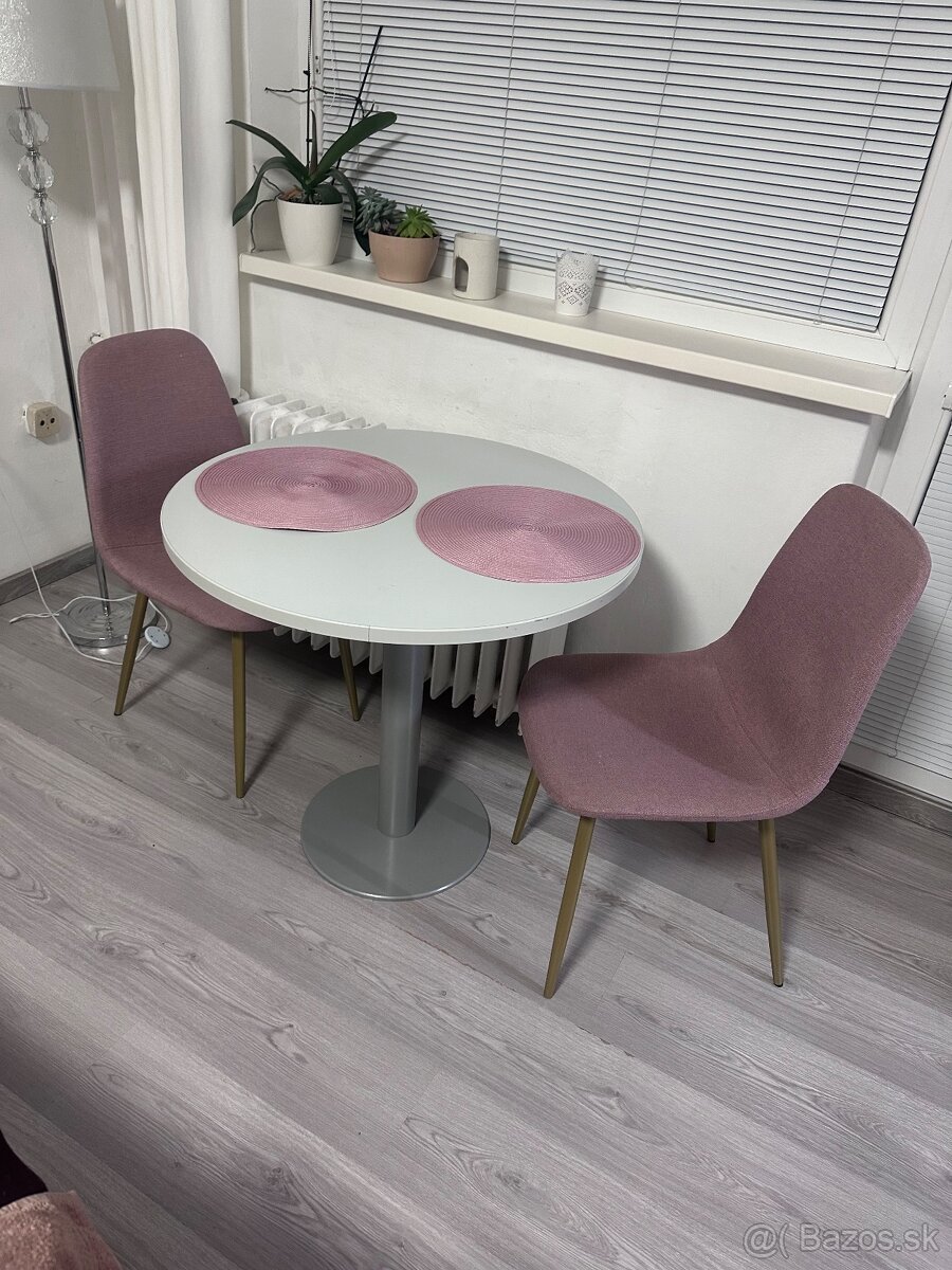 Jedálenská stolička